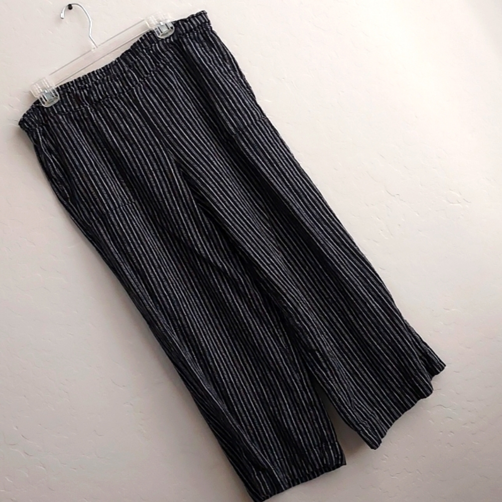 Time and Tru linen blend Capri pants Black White Stripe Cool Flowy Summer